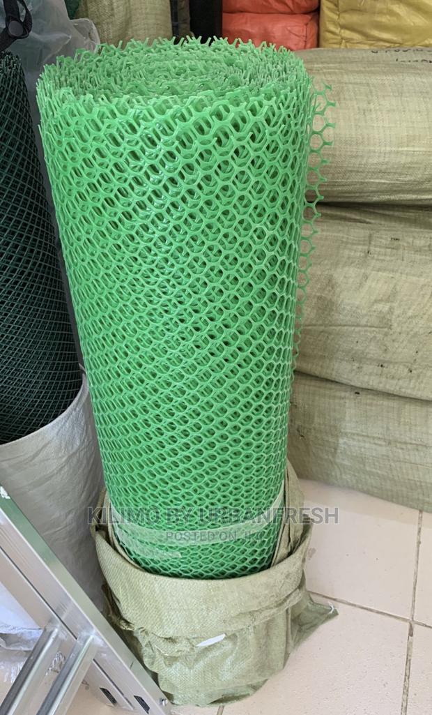 Plastic Poultry Mesh 25 X 1M Roll.