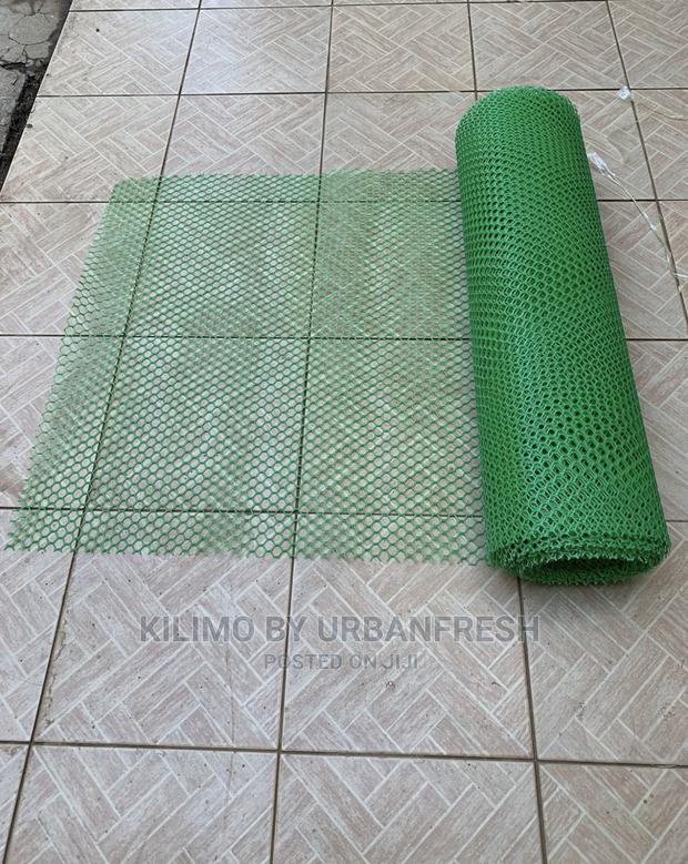 Plastic Poultry Mesh 25 X 1M Roll. - thumbnail 3