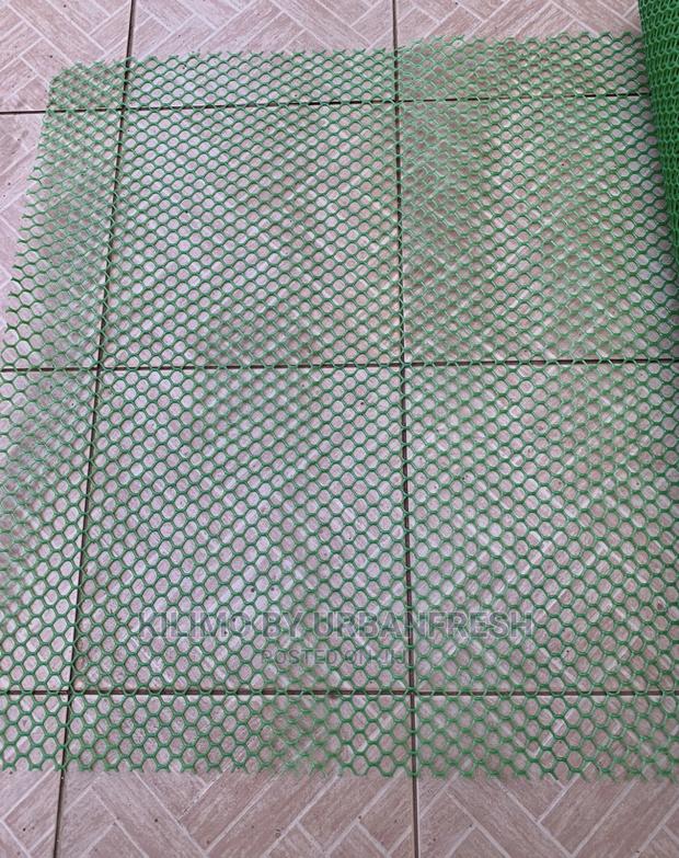 Plastic Poultry Mesh 25 X 1M Roll. - thumbnail 2