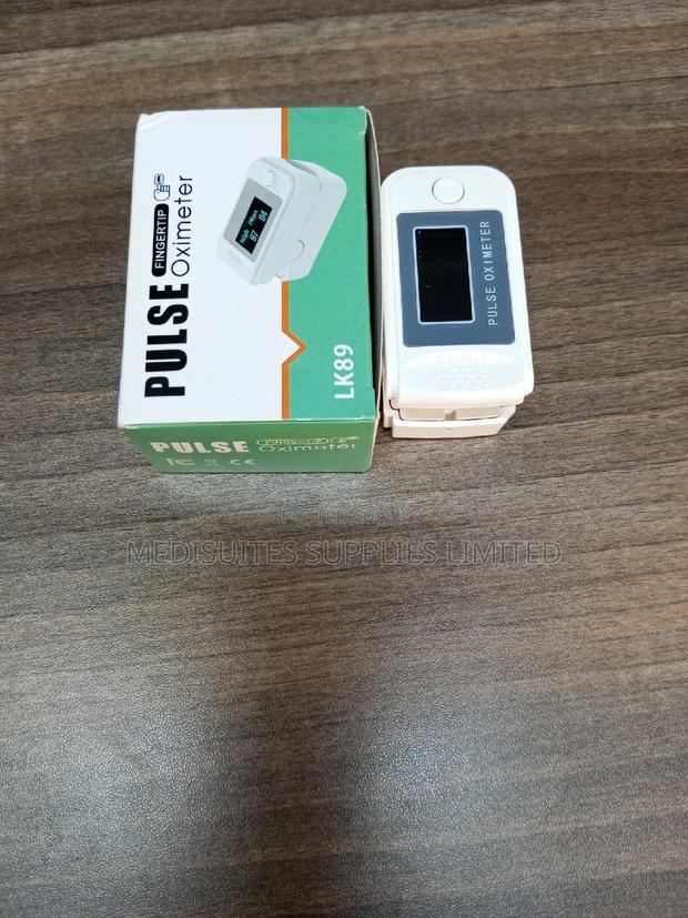Finger Tip Pulse Oximeter . - thumbnail 2