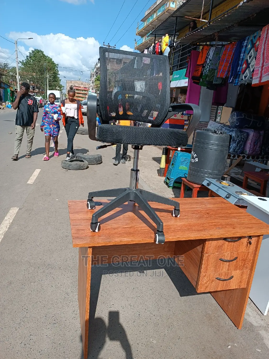 Office Desk/Chair at 5000