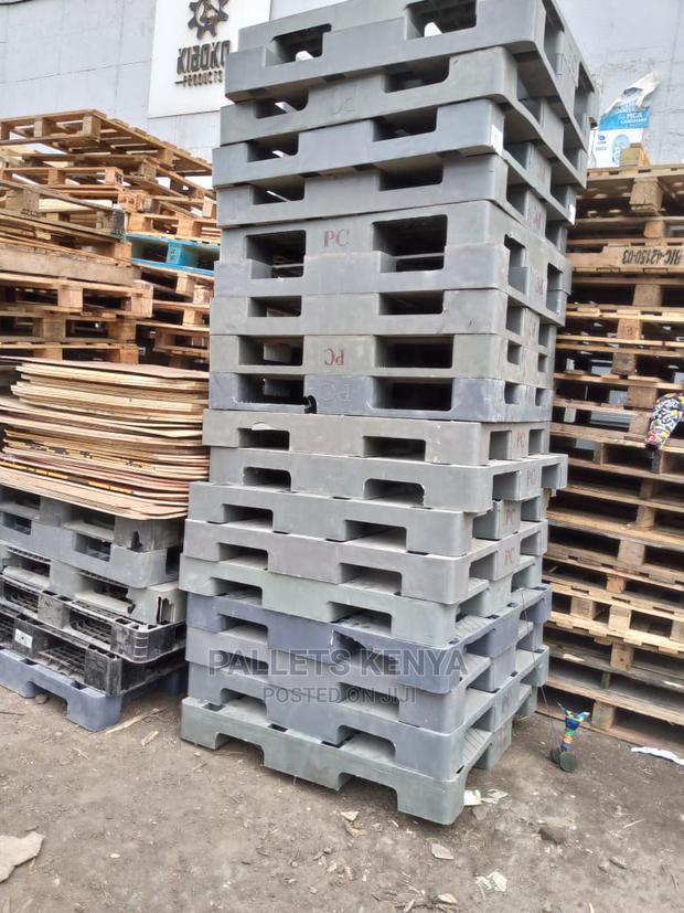 Strong Plastic Pallets- 001c - main view