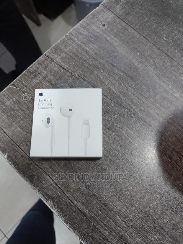 Apple Earpods Lighting Connector Earphones