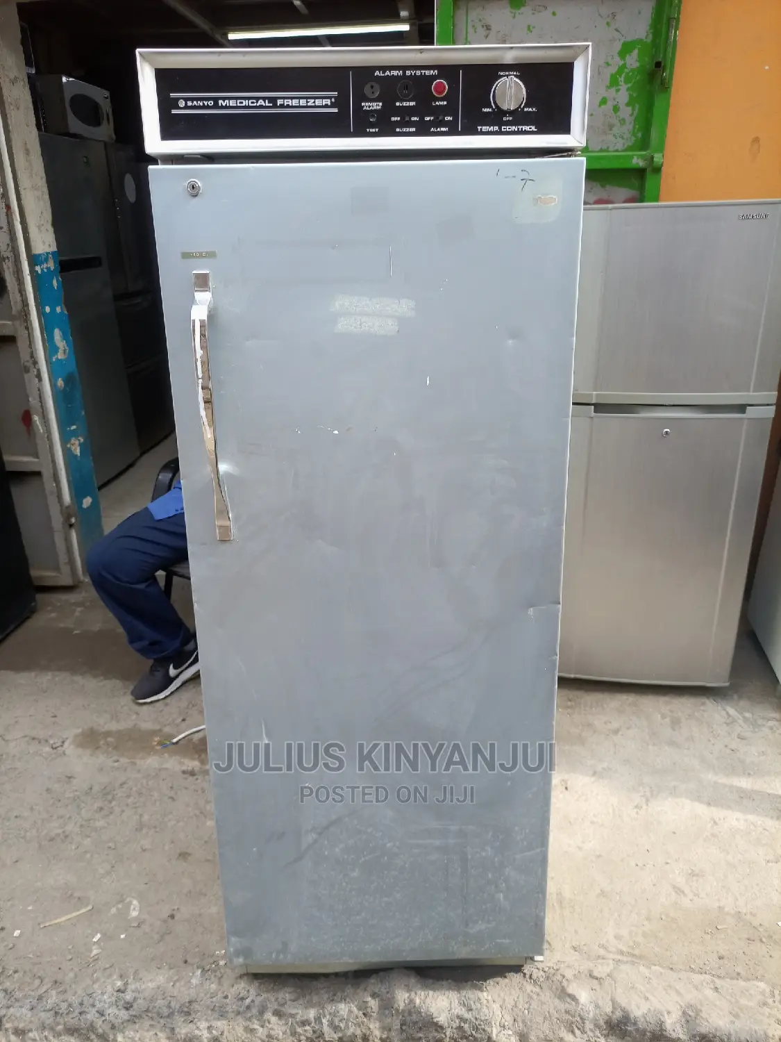 Upright Freezer 400l