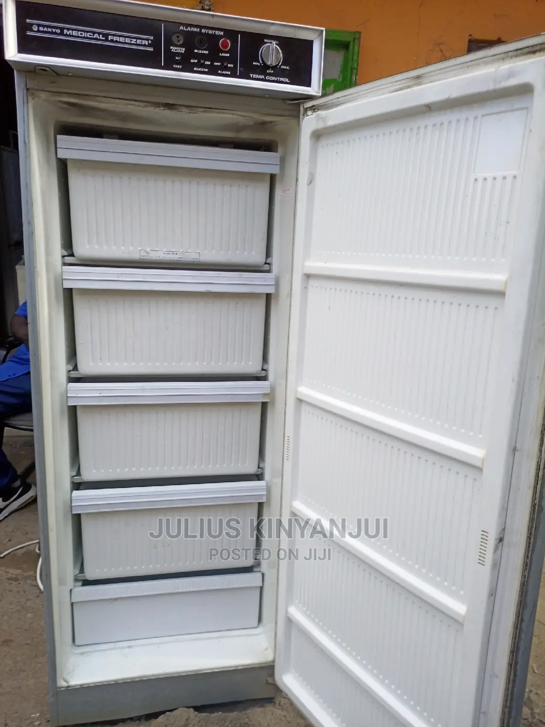 Upright Freezer 400l