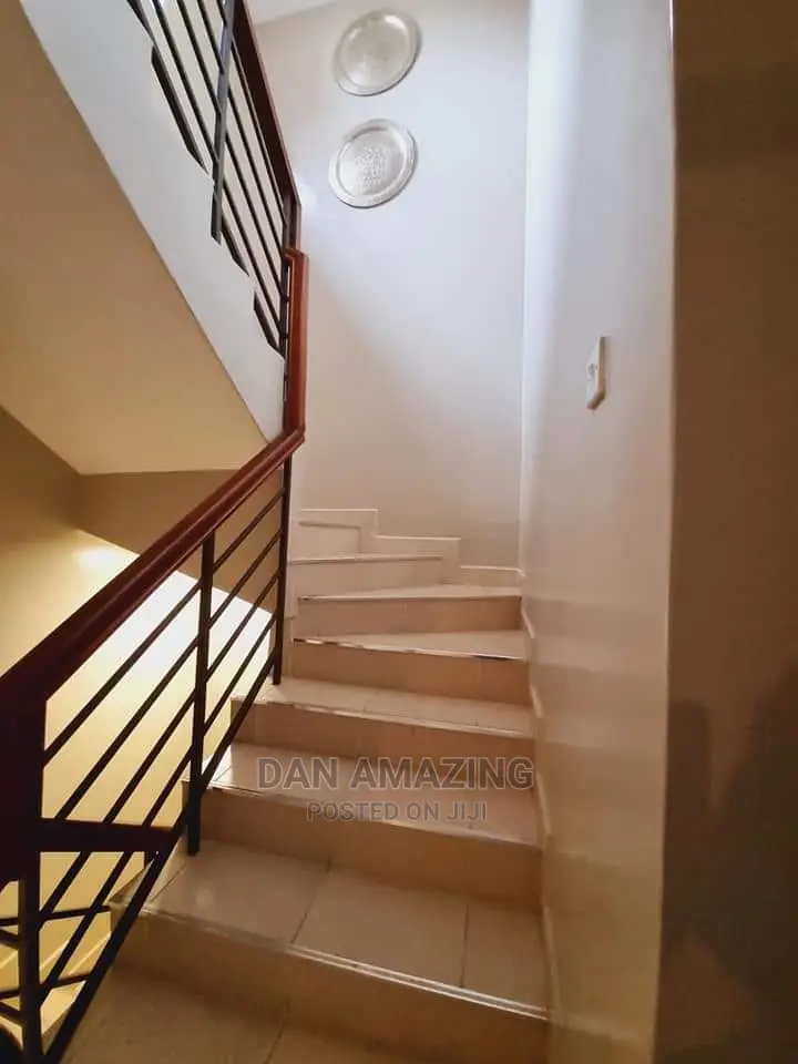 5bdrm Maisonette in Katani for sale