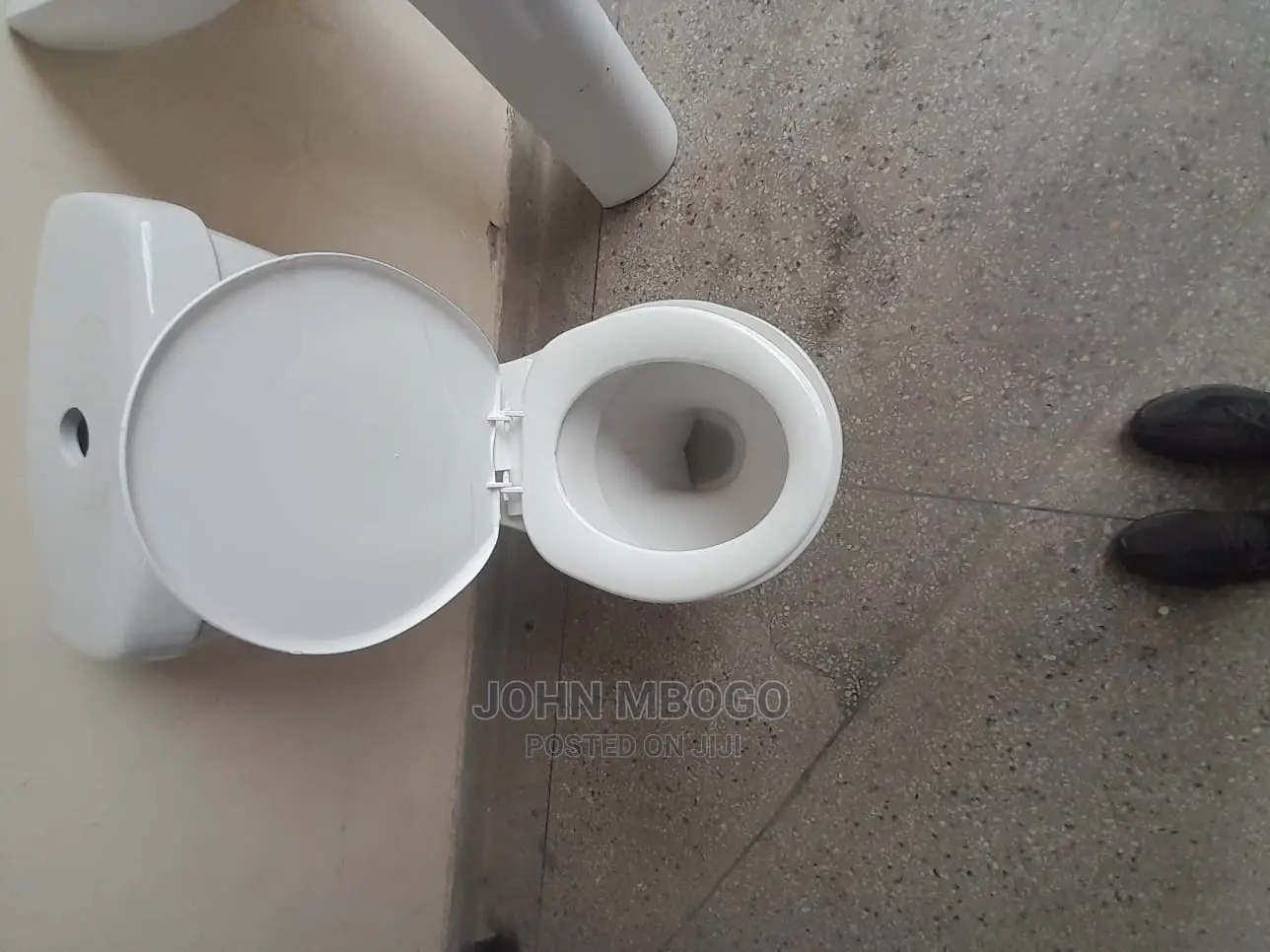 Close Couple Toilet Set .
