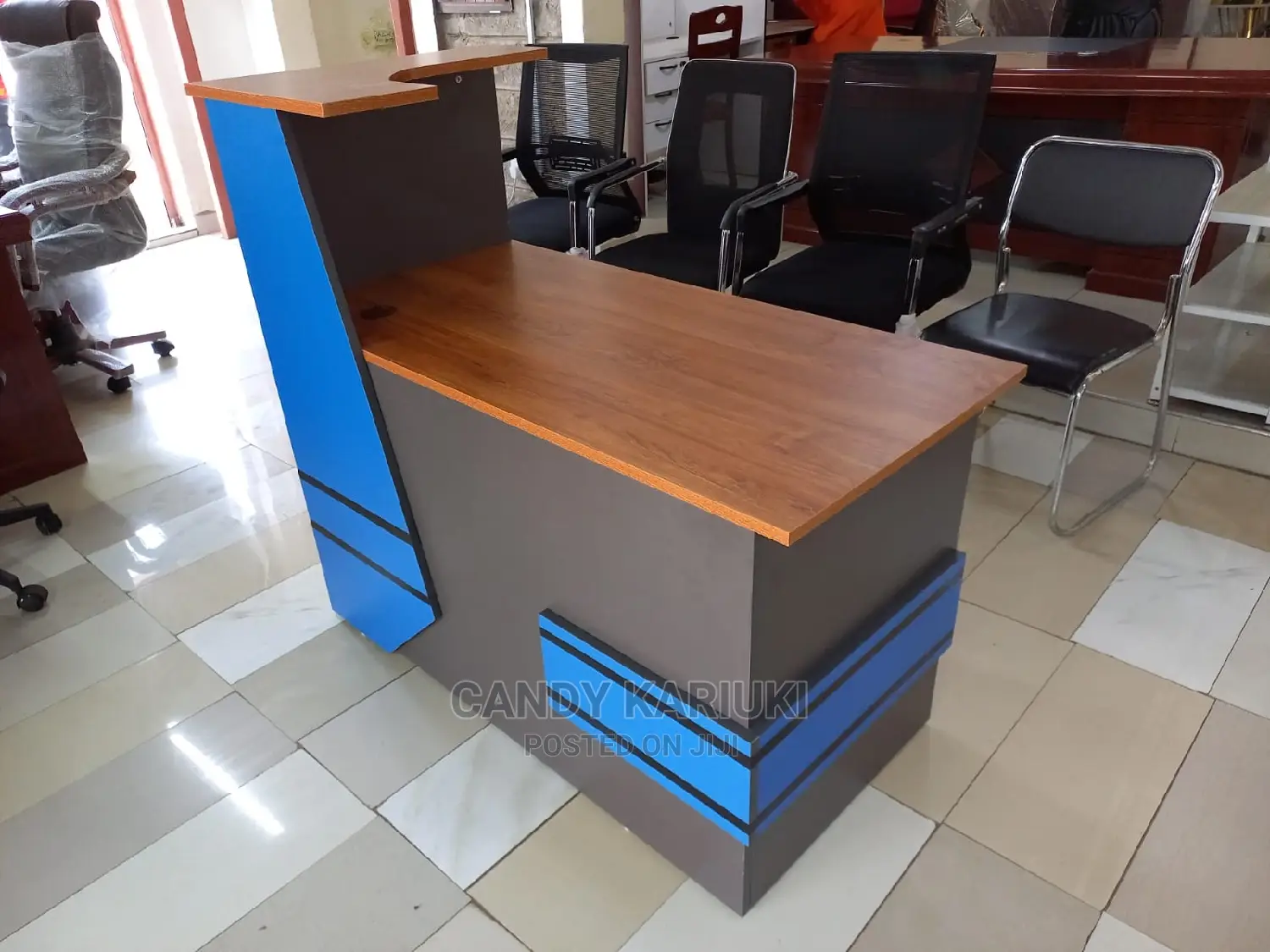 Spacious Reception Desk