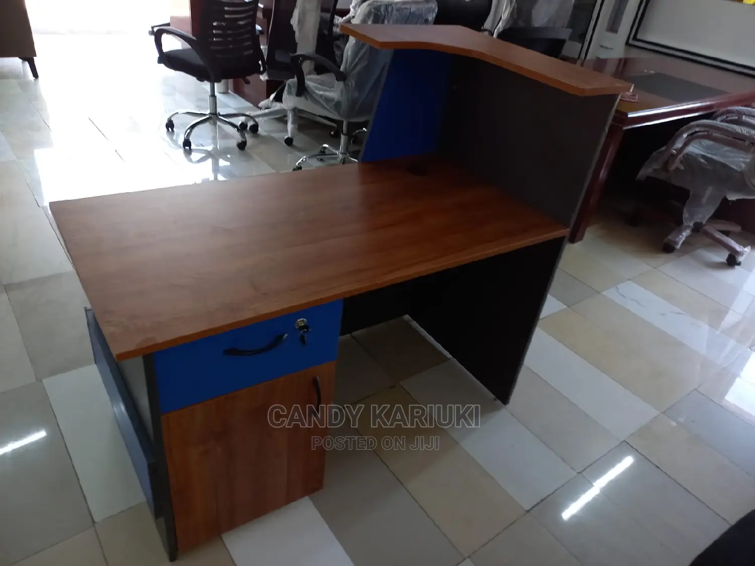 Spacious Reception Desk