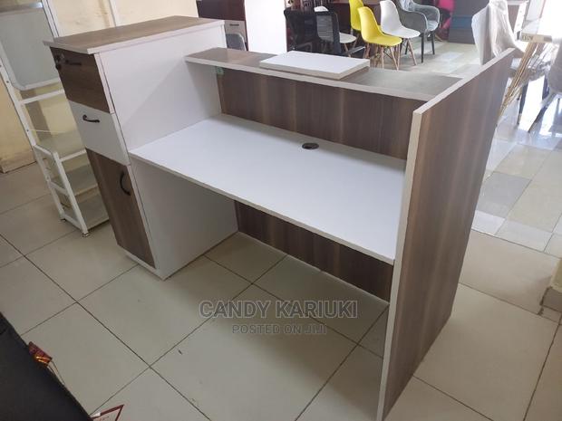 Spacious 1.6m Reception Desk - thumbnail 2