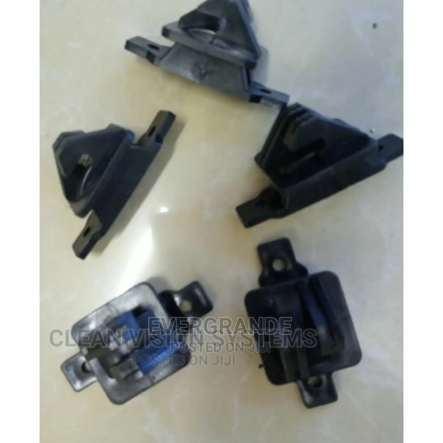 W Strainer Insulators Per Pieces