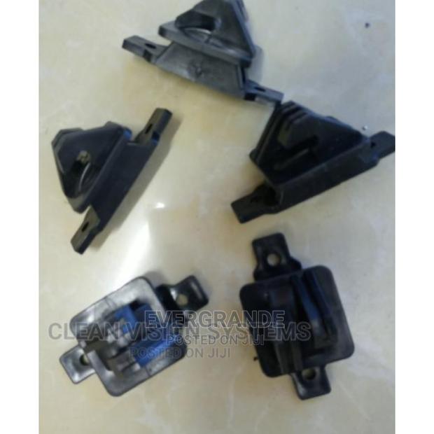 W Strainer Insulators Per Pieces