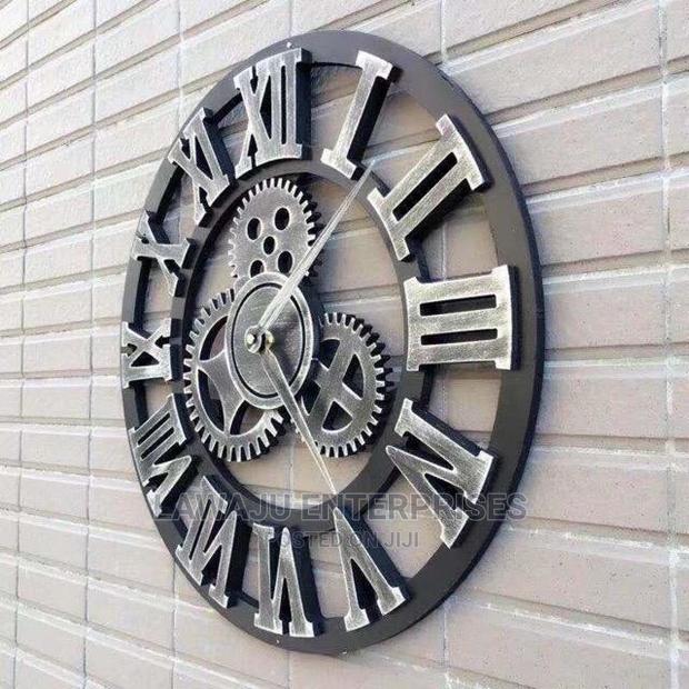 Roman Vintage Wall Clock (50cms Diameter) - thumbnail 2