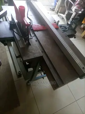 Heavy Duty Woodworking Machine .