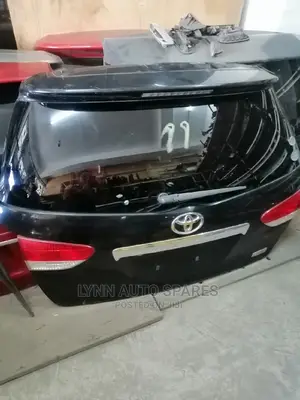 Toyota Wish Boot