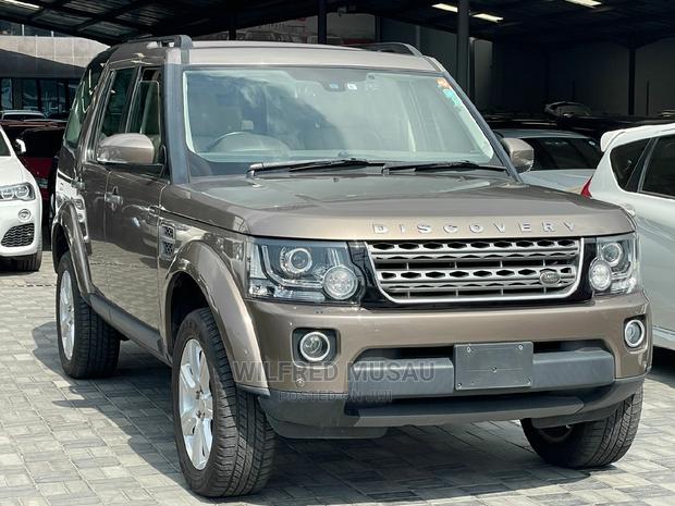 Land Rover Discovery 2022 Gold
