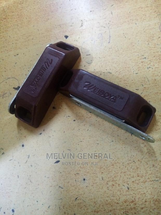 Magnetic Ball Catch Plastic - main view