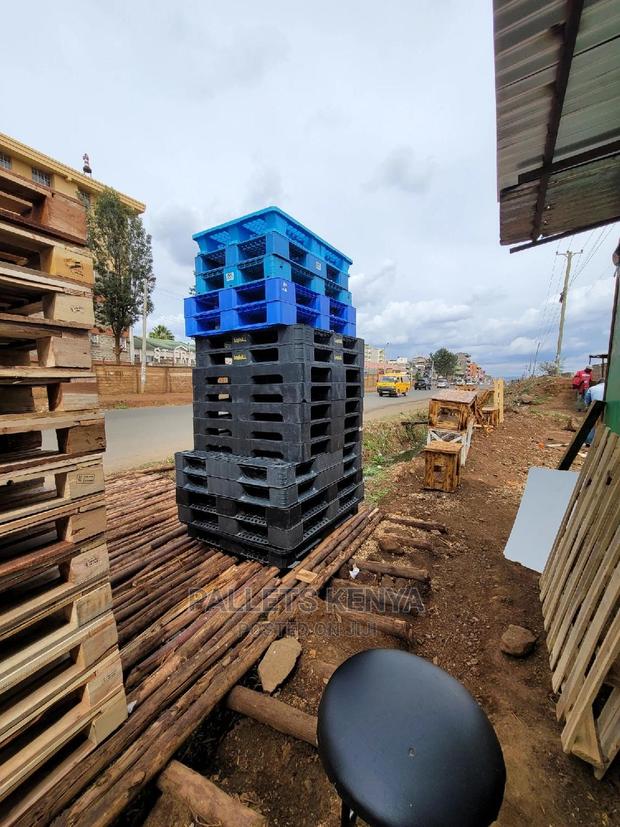Blue Black Plastic Pallets - main view