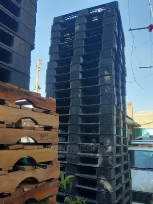 Used Plastic Pallets- 11
