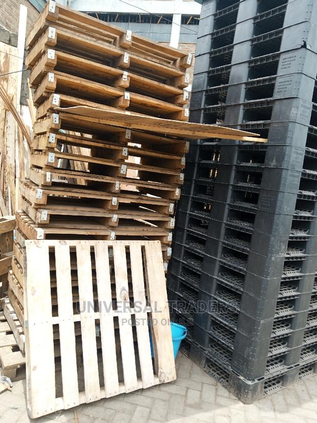 Plastic Pallets Wood Pallets