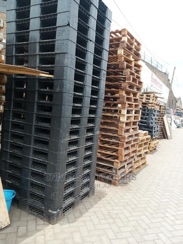 Stackable Plastic Pallets on Offer - 01