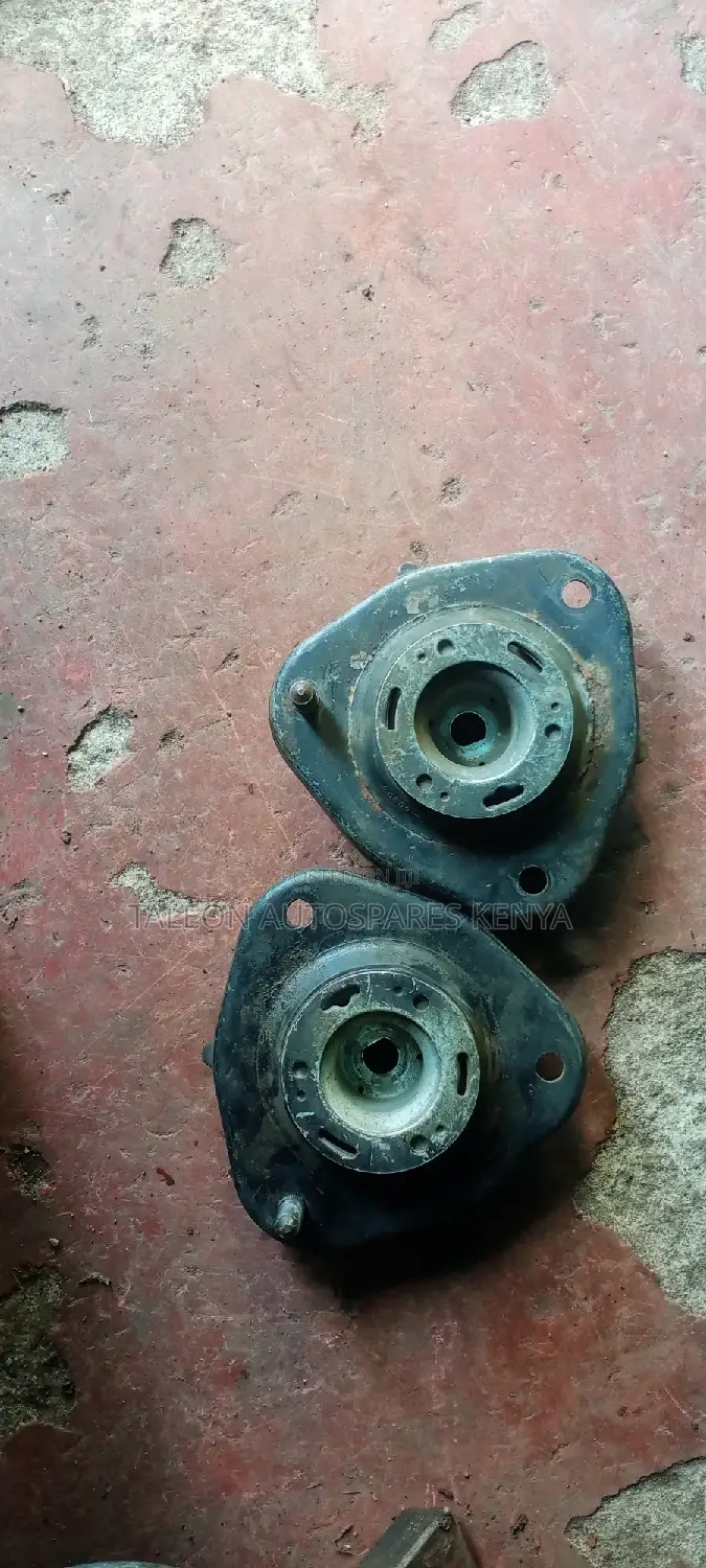 Toyota Voxy/Noah/Voxy Shock Mountain