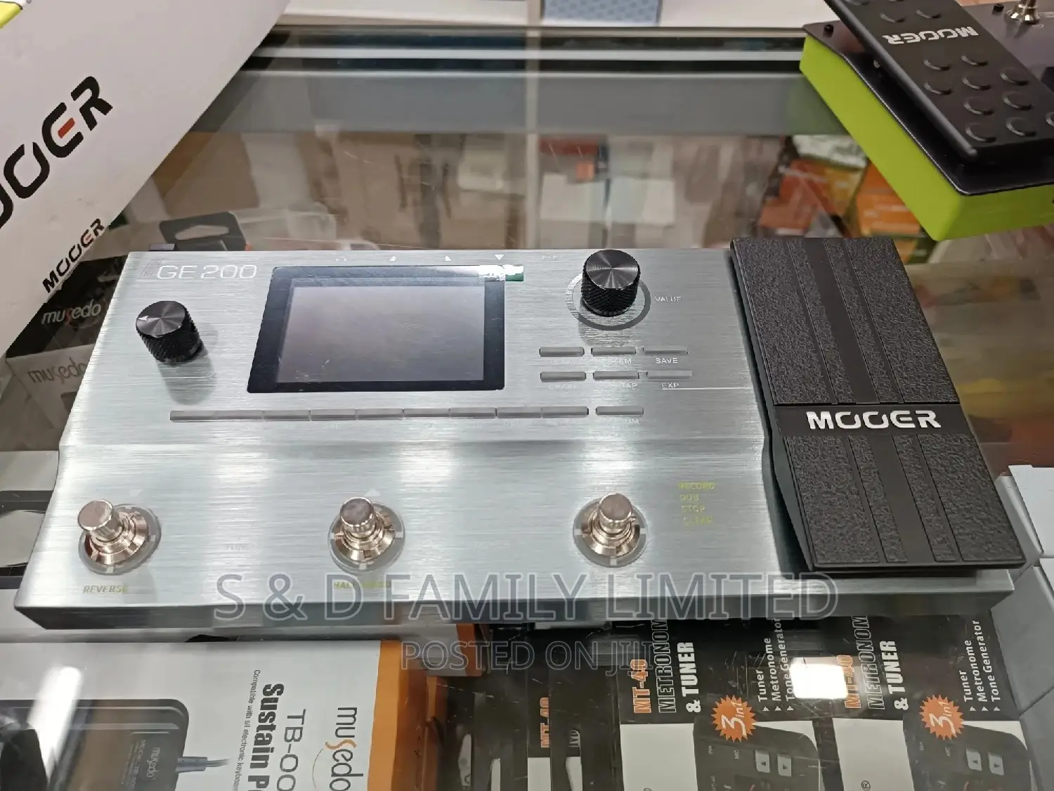 MOOER GE200 Amp Modelling Multi Effects Pedal