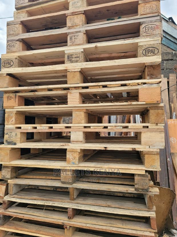 Wood Pallets- Gb