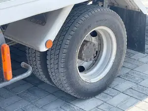 Hino Dutro 2014 White