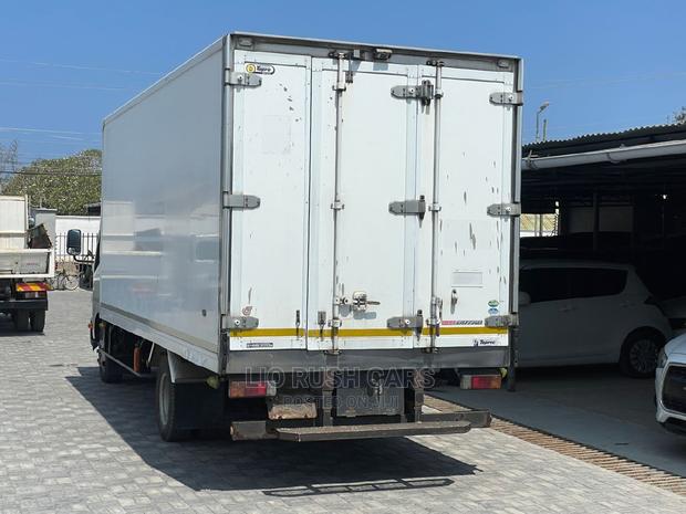 Hino Dutro 2014 White - thumbnail 3