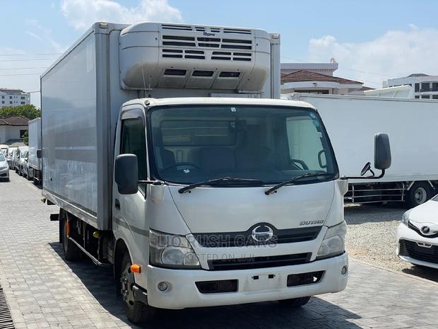 Hino Dutro 2014 White - main view