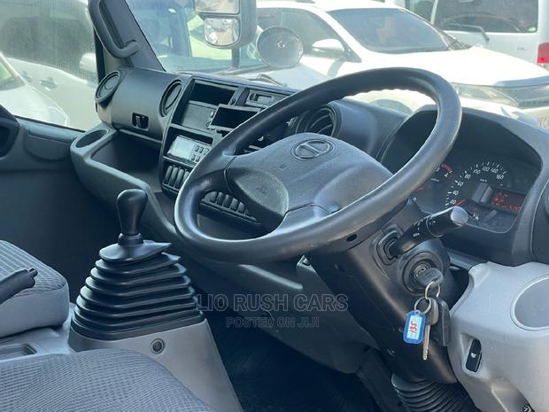 Hino Dutro 2014 White - thumbnail 4