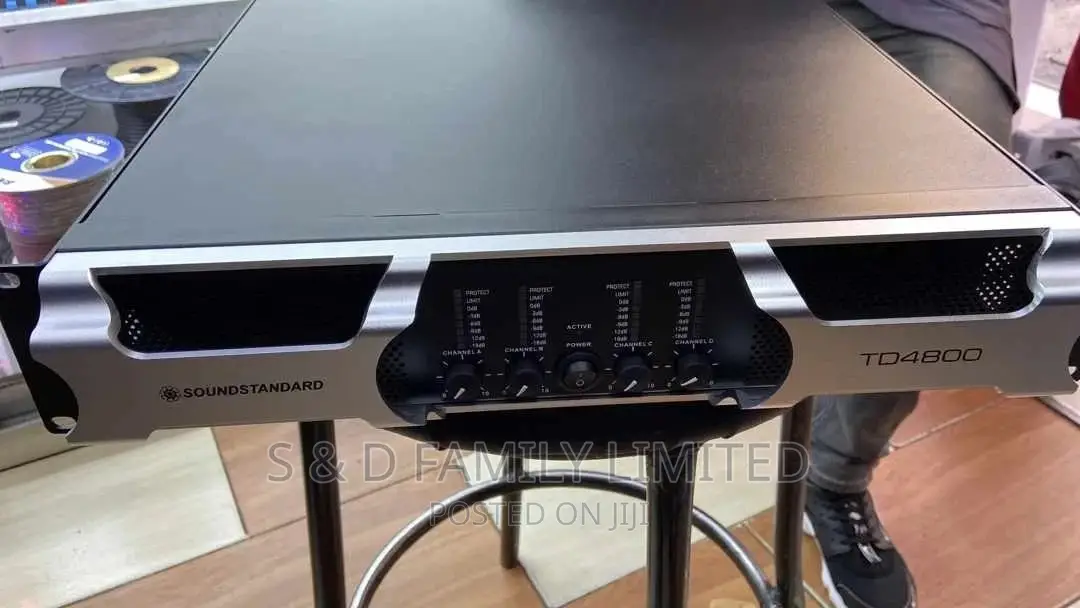 Soundstandard TD4900 4 Channel Amplifier