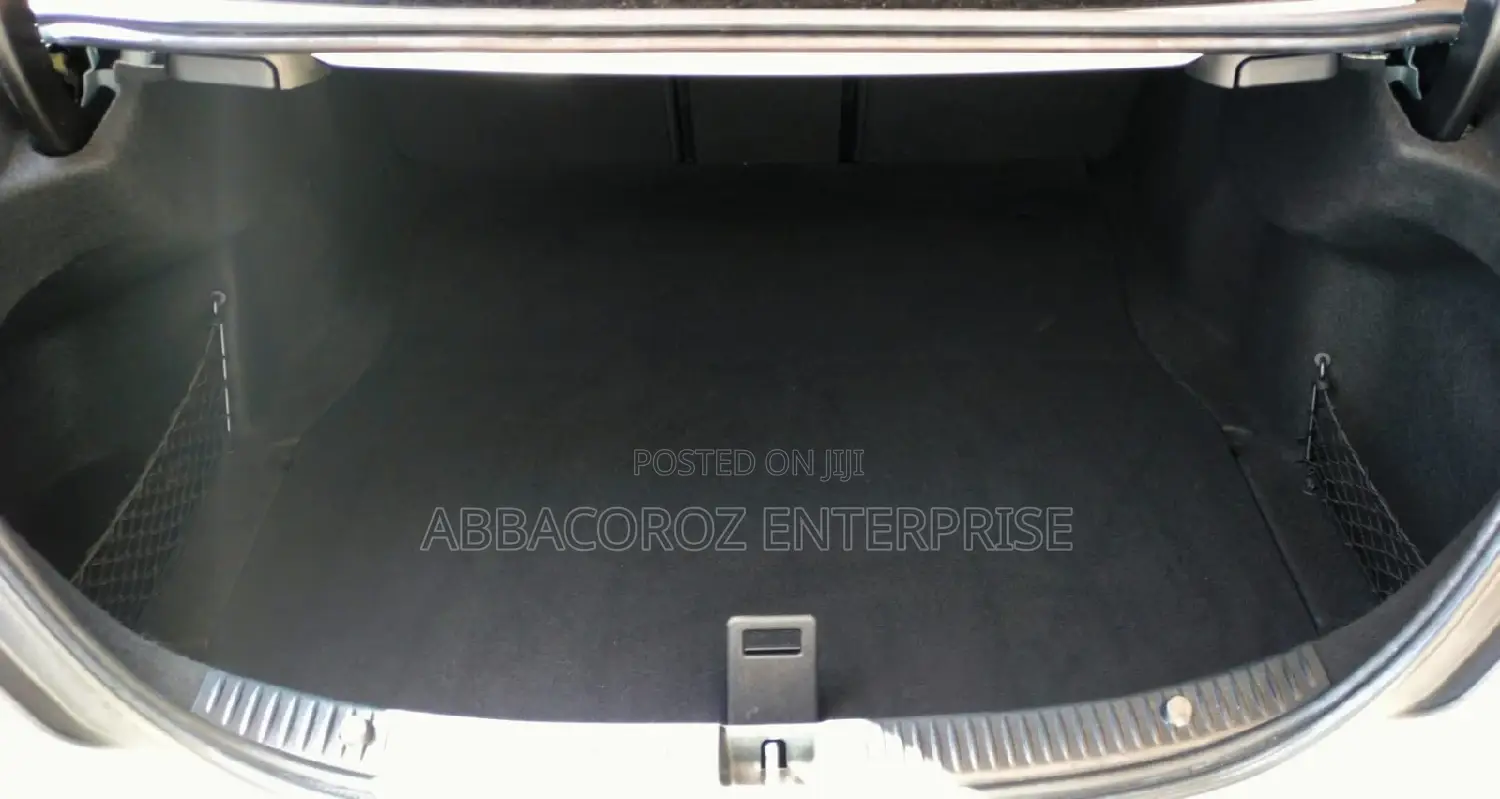 Mercedes-Benz C180 2015 Pearl