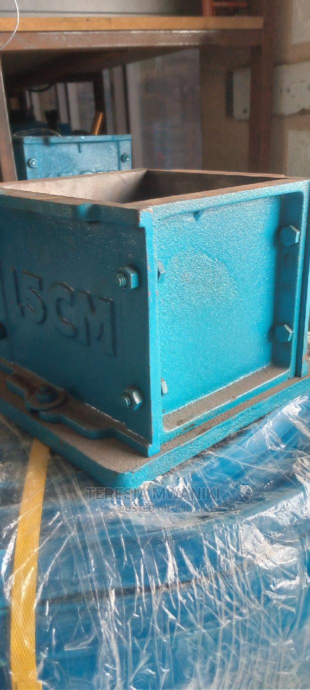 Concrete Test Mould)Cast Iron Concrete Testing Cube Moulds. - main view