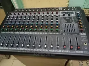Lexsen 12 Channels Powered Mixer