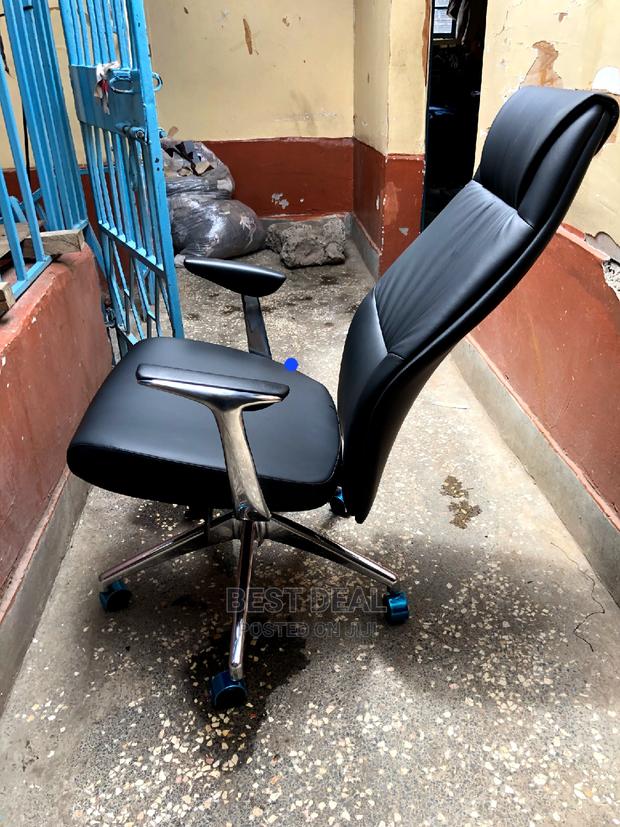 Executive Leather Chair - thumbnail 4