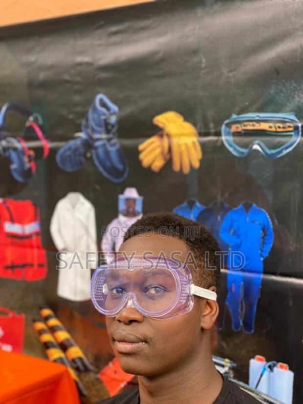 Clear Safety Goggles - thumbnail 3