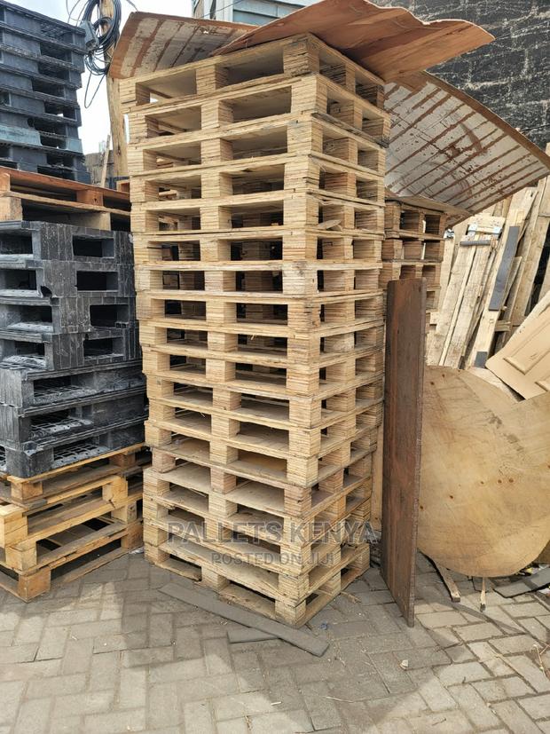 Wood and Plastic Pallets- Small Sizes - main view