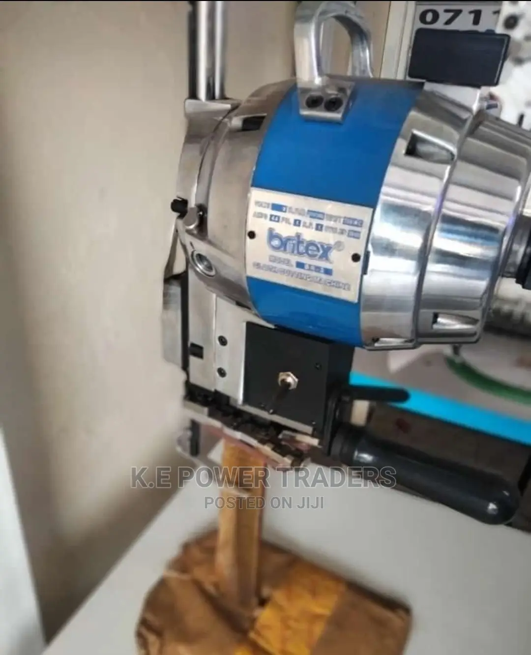 Auto-Sharpening Textile Cutting Machine