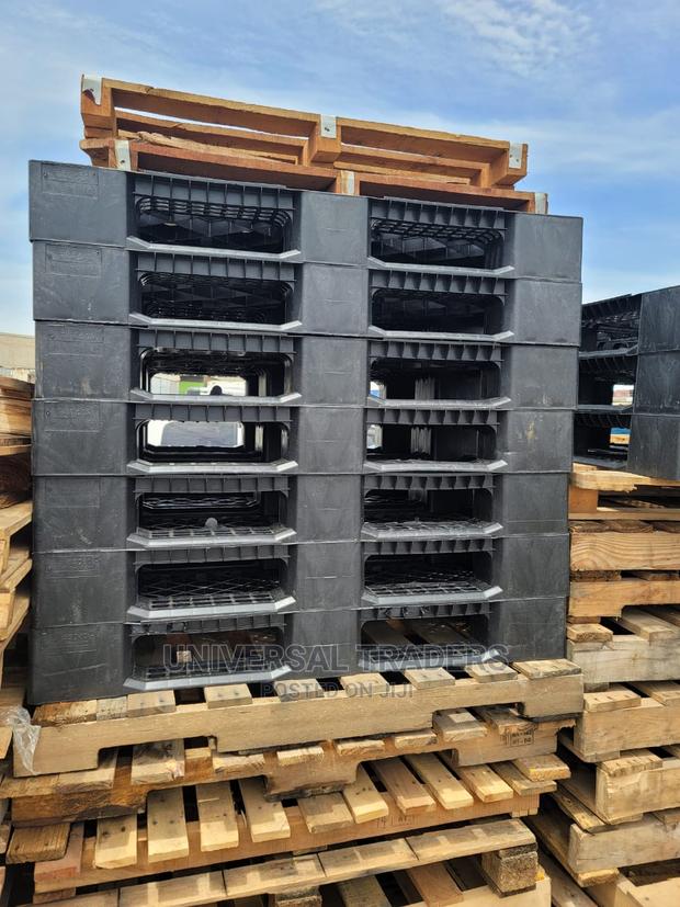 Grade a Plastic Pallets - main view