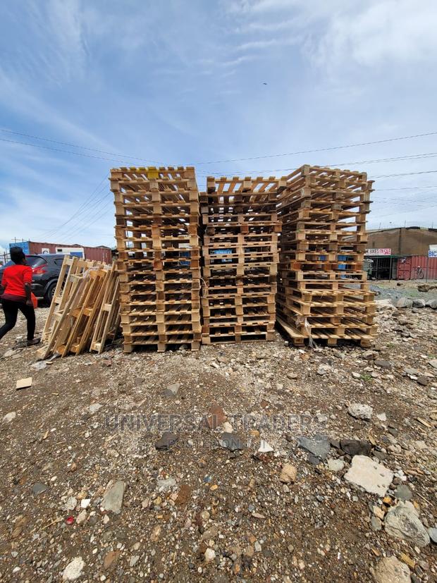 4 by 3 Ft Wood Pallets
