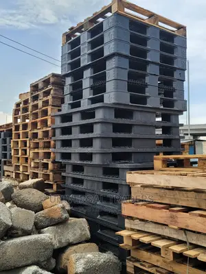 Pallets Wood Plastic Different Sizes