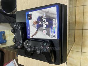PS 4 Slim , 2 Pads , Fifa23