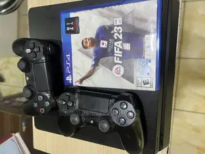 PS 4 Slim , 2 Pads , Fifa23