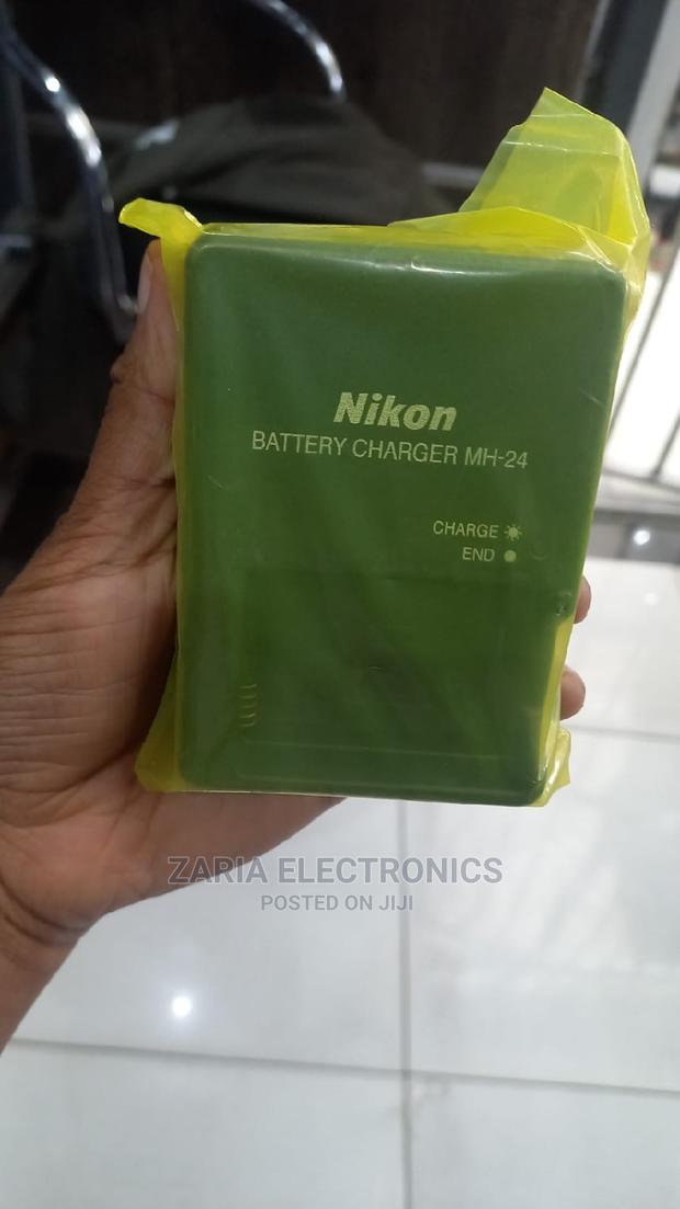 Nikon Mh-24