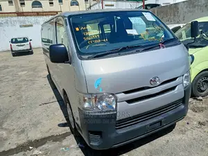 Toyota HiAce 2017 Silver