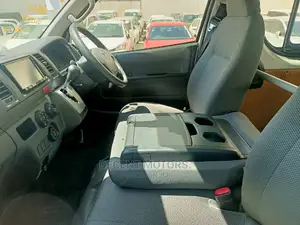 Toyota HiAce 2017 Silver