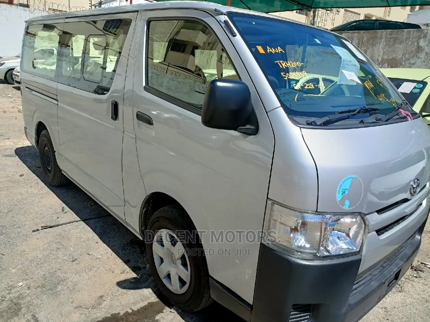Toyota HiAce 2017 Silver