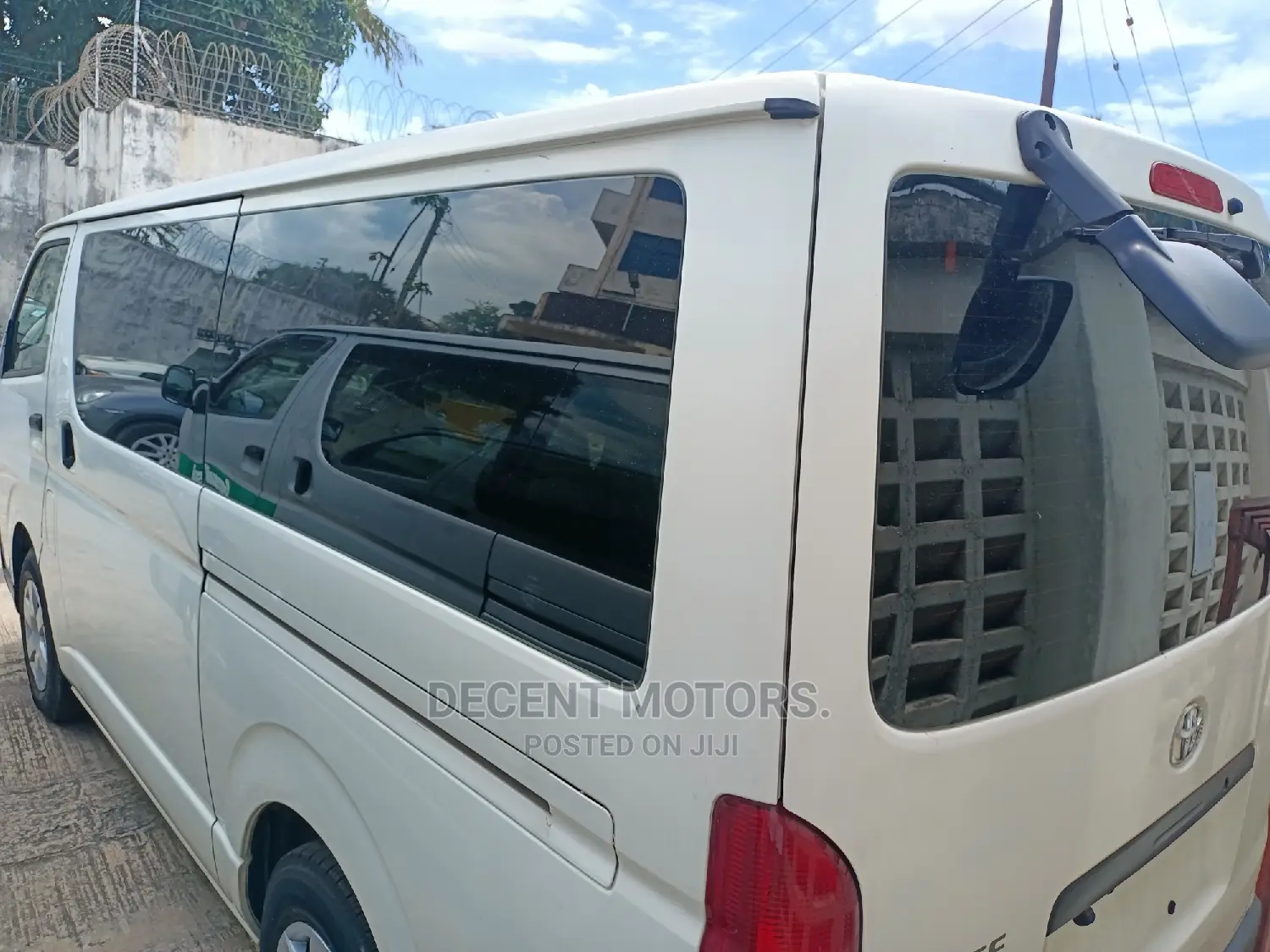 Toyota HiAce 2017 White